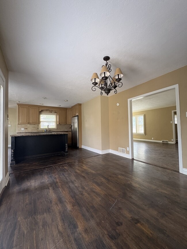 Building Photo - 2395 Bernadine Dr