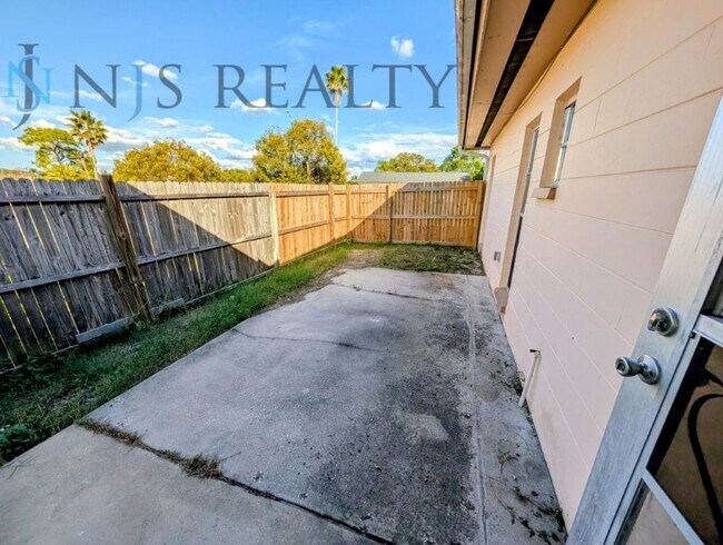 Building Photo - JUST REDUCED!!!  3/2/2 1500 Sq. Ft. with fenced yard, tile floors, HUGE living room and a corner ...
