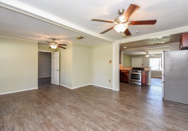 Building Photo - 7418 Jalna St