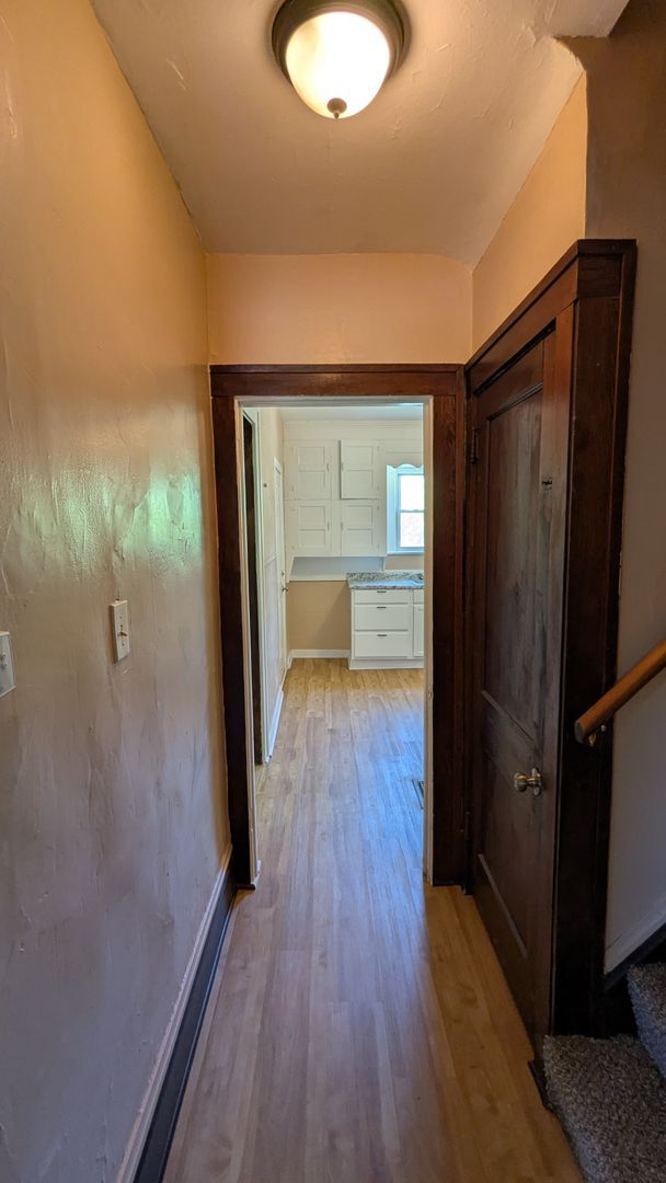 Building Photo - Spacious 4-bedroom, 1.5-bath home in Akron