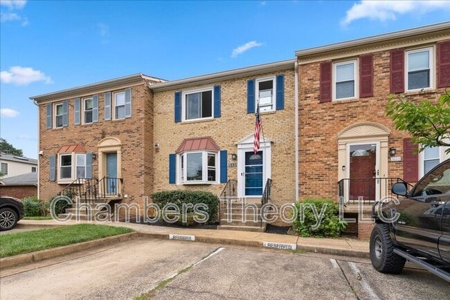 Primary Photo - 1033 N George Mason Dr