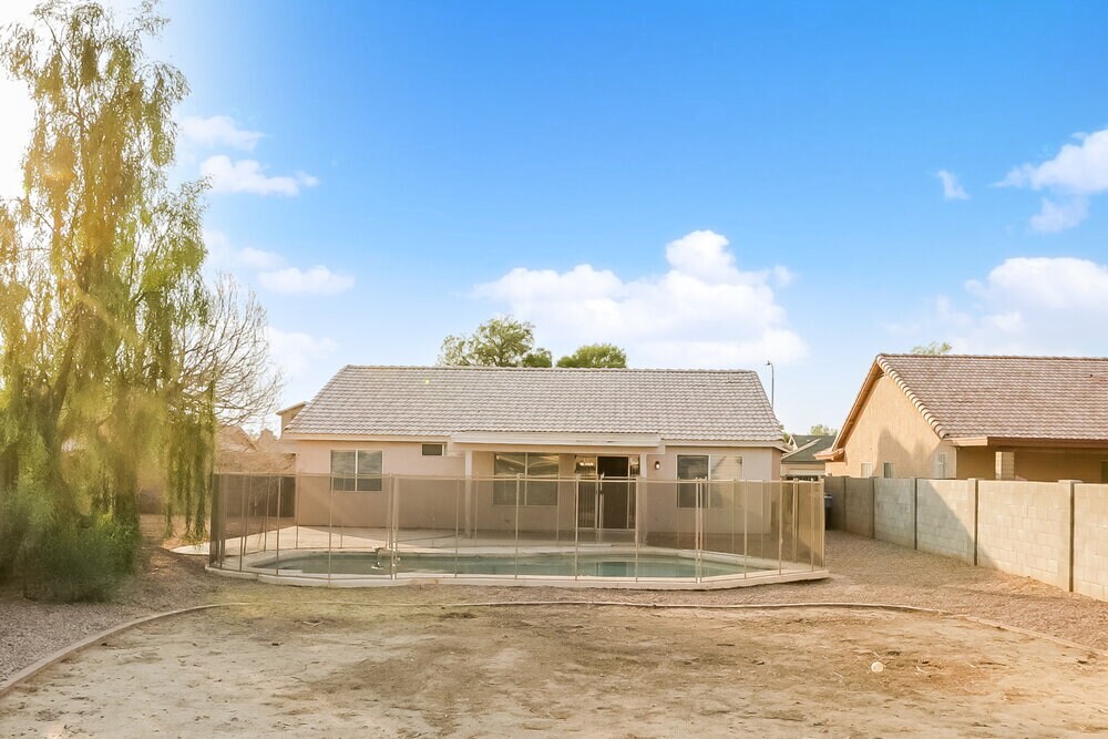 Building Photo - 2030 N 87th Dr