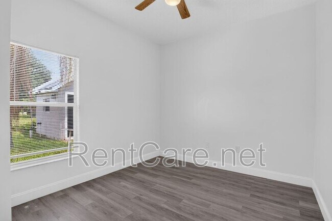 Building Photo - 121 Aurelia Ct