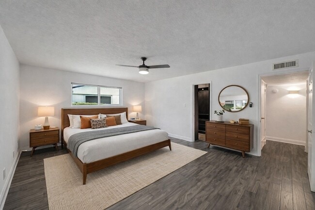 Building Photo - 1121 Bass Dr