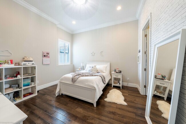 Building Photo - 9368 Eden Roc Ct