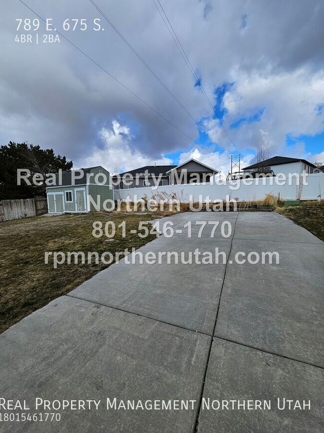 Building Photo - 4 Bedroom 2 Bath Home Now Available in Bri...