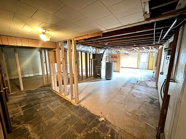 Building Photo - 3 Bedroom / 2 Bath House located on Stodda...