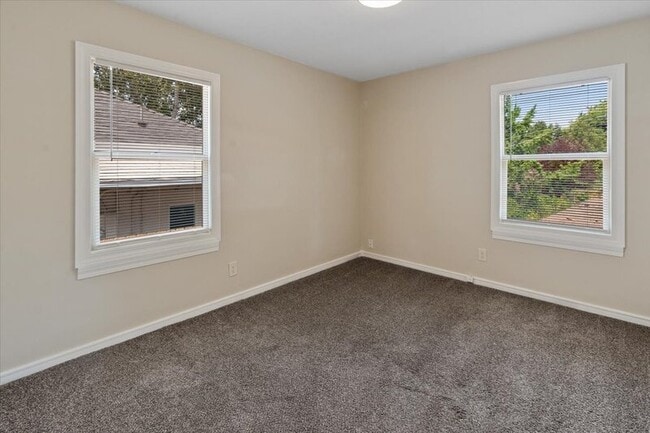 Building Photo - 1263 E Emerson Ave