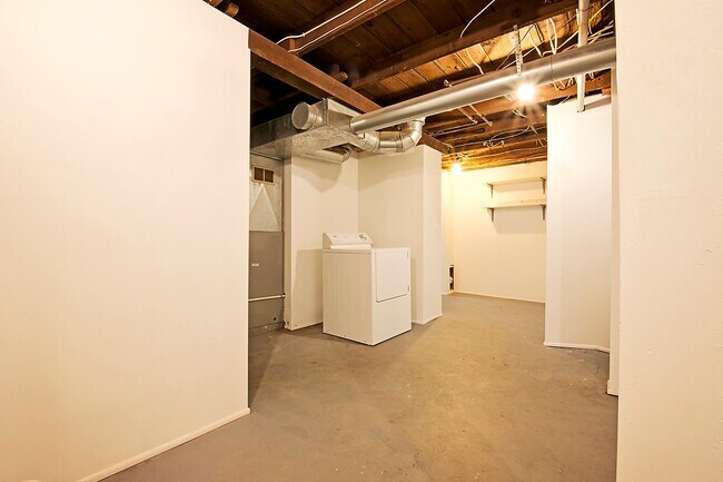Building Photo - 844 10th Ave NW