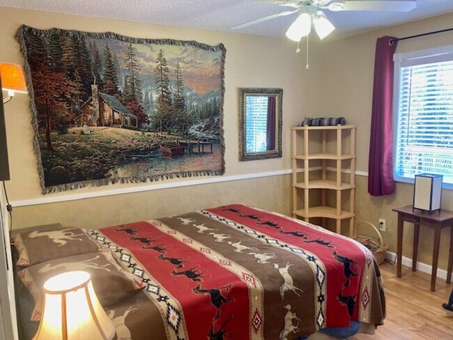 Building Photo - Captains' Lodge Old Homosassa