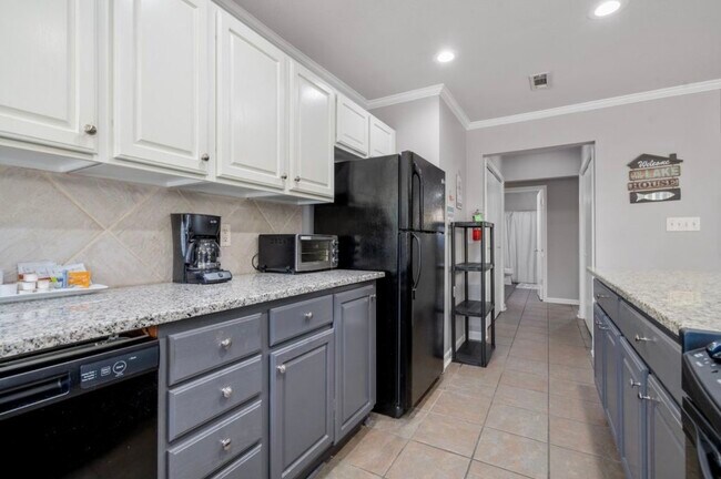 Building Photo - 5371 Central Ave