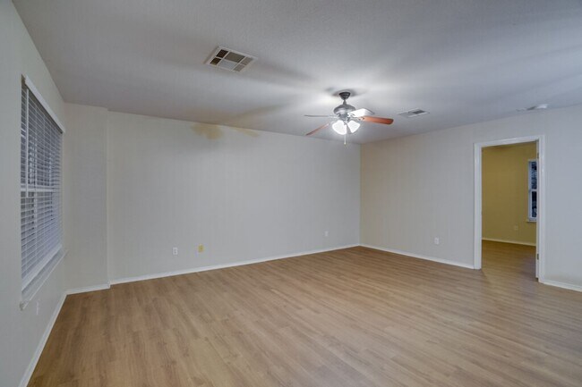 Building Photo - 201 Creek Ledge Dr