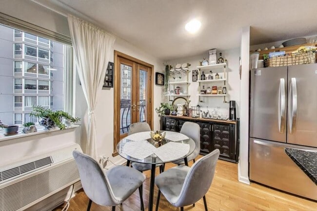 Building Photo - 2 bedroom in Chicago IL 60613