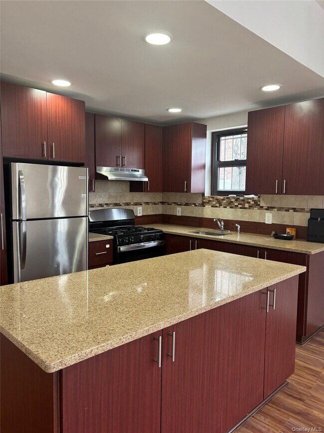 Building Photo - 77-19A Parsons Blvd