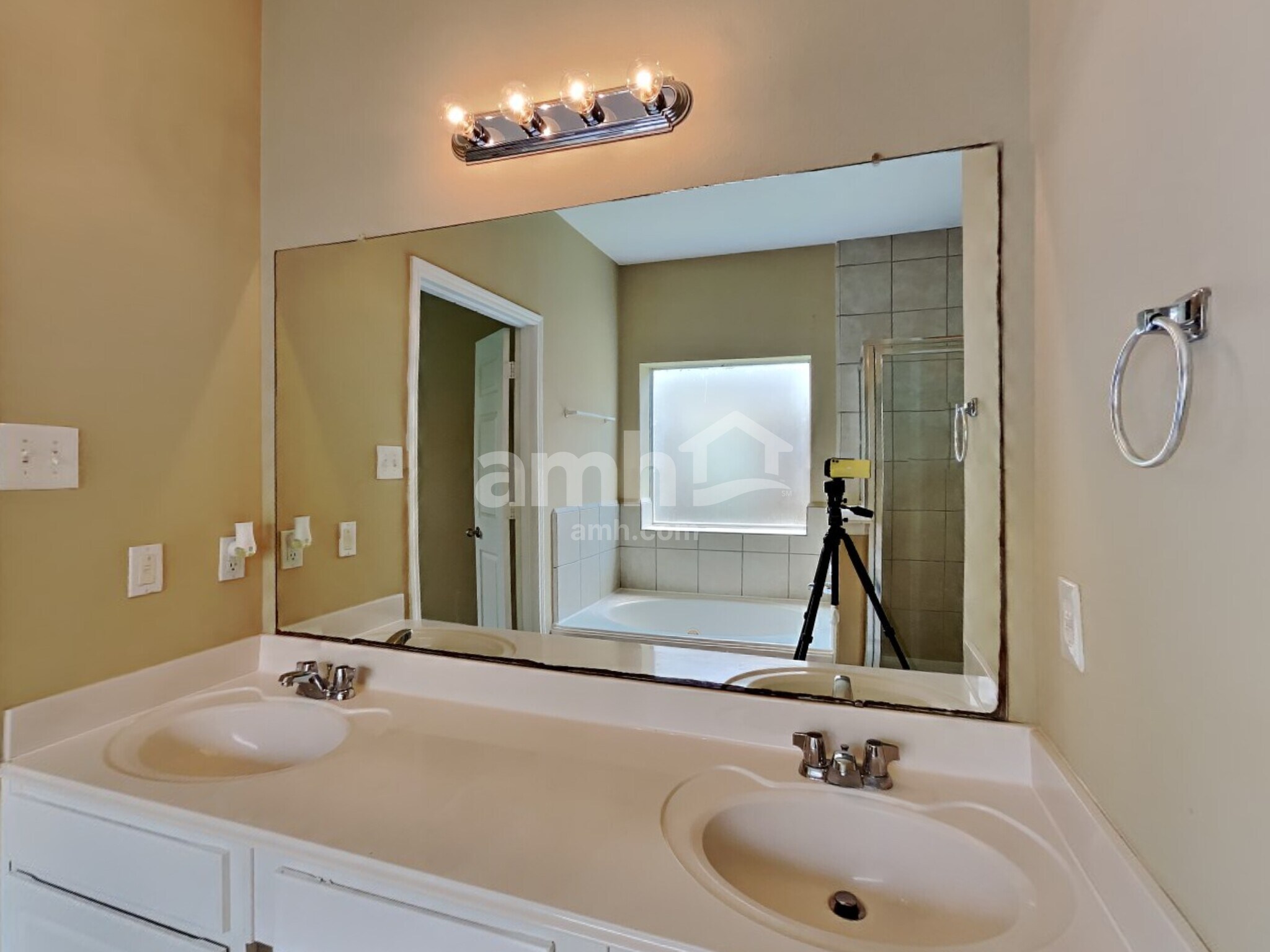 Building Photo - 18250 Eton Ridge Ct