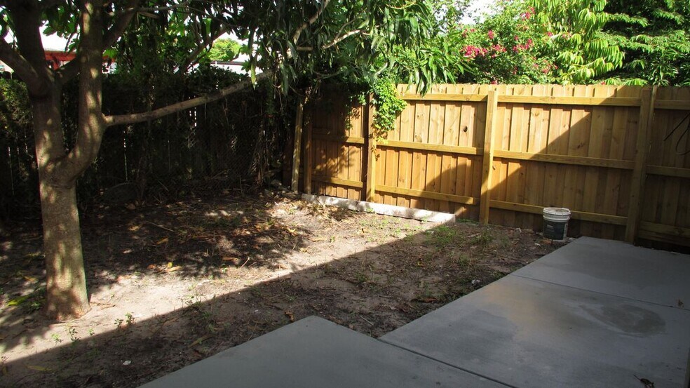 Building Photo - 2185 Pretty Ln