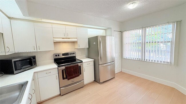 Building Photo - 13105 SW 16th Ct
