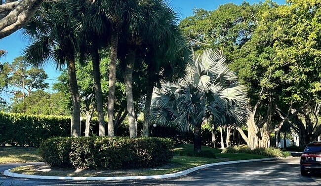 Building Photo - 3211 Jog Park Dr