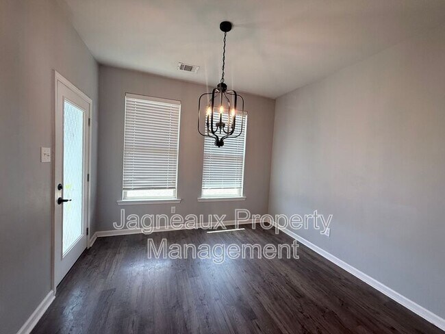 Building Photo - 317 Langley Dr