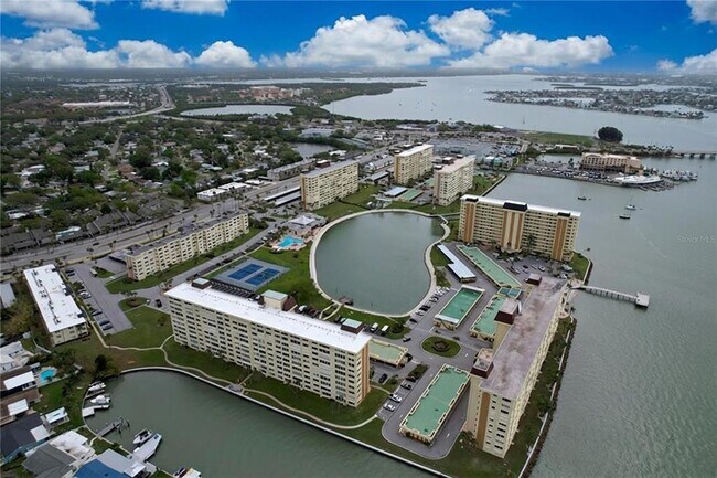 Building Photo - 4650 Cove Cir