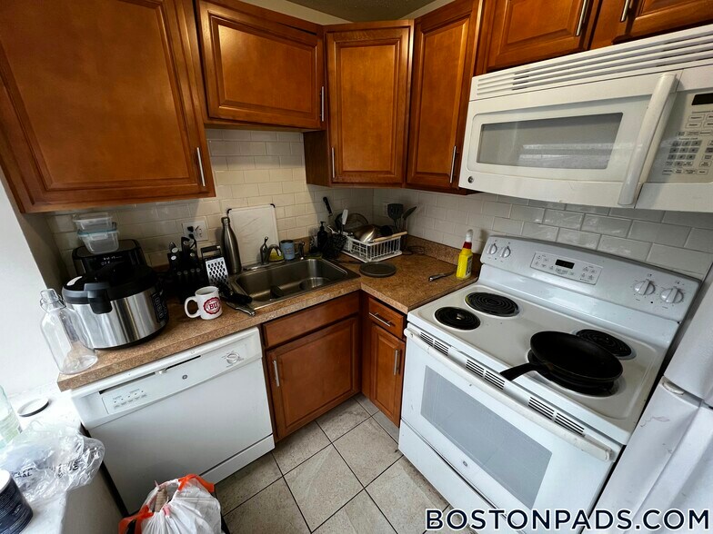 Building Photo - 1078 Boylston St