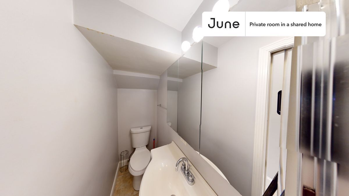 Building Photo - Room in Shared 3 bed/1 bath home