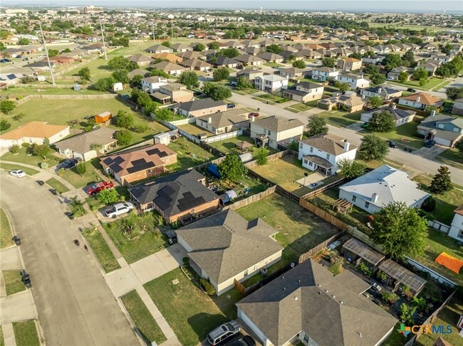 Building Photo - 4203 Fieldcrest Dr