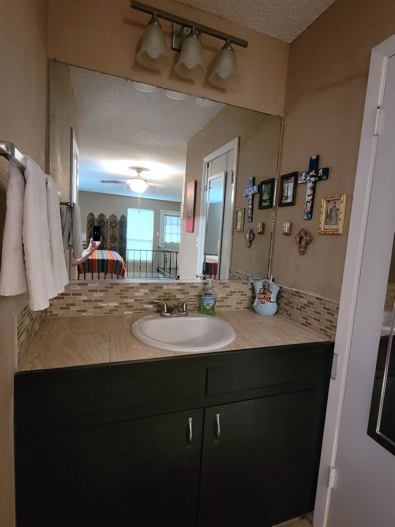 Bath vanity - 810-3 Continental Dr