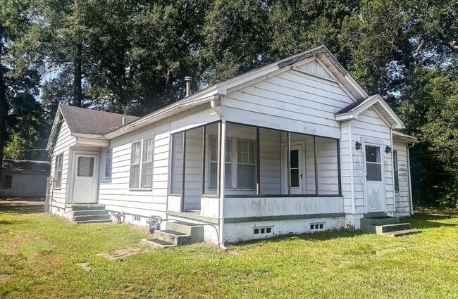 Primary Photo - 2 Bedroom 1 Bathroom House in Texarkana, TX