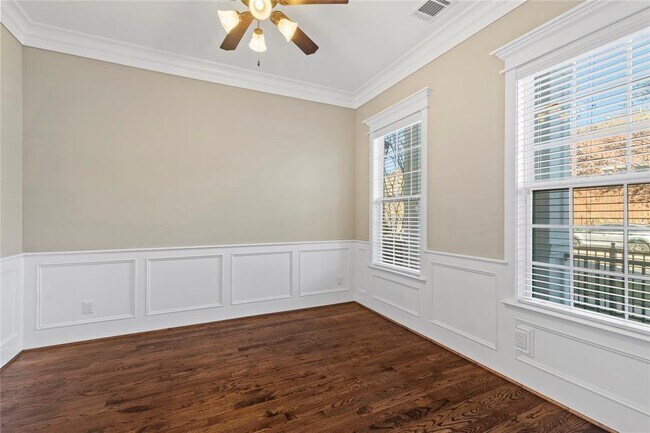 Building Photo - 428 W 26th St