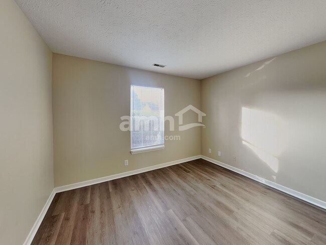 Building Photo - 1740 Brookview Dr