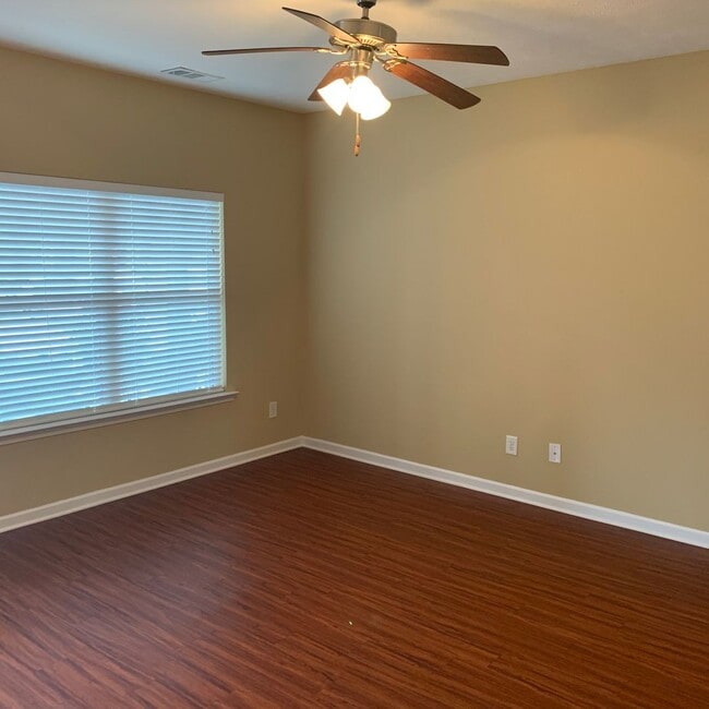 Building Photo - Townhome Condo