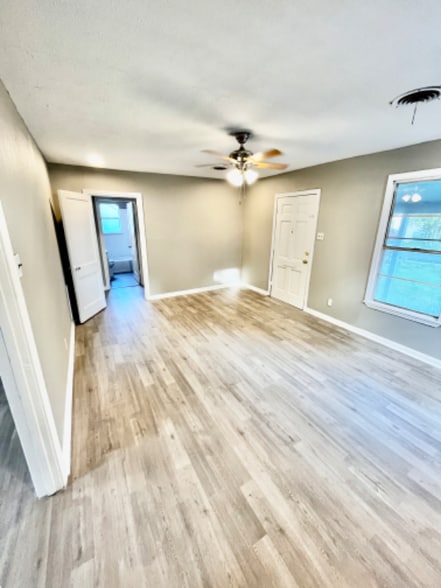 Building Photo - 3148 South Dr