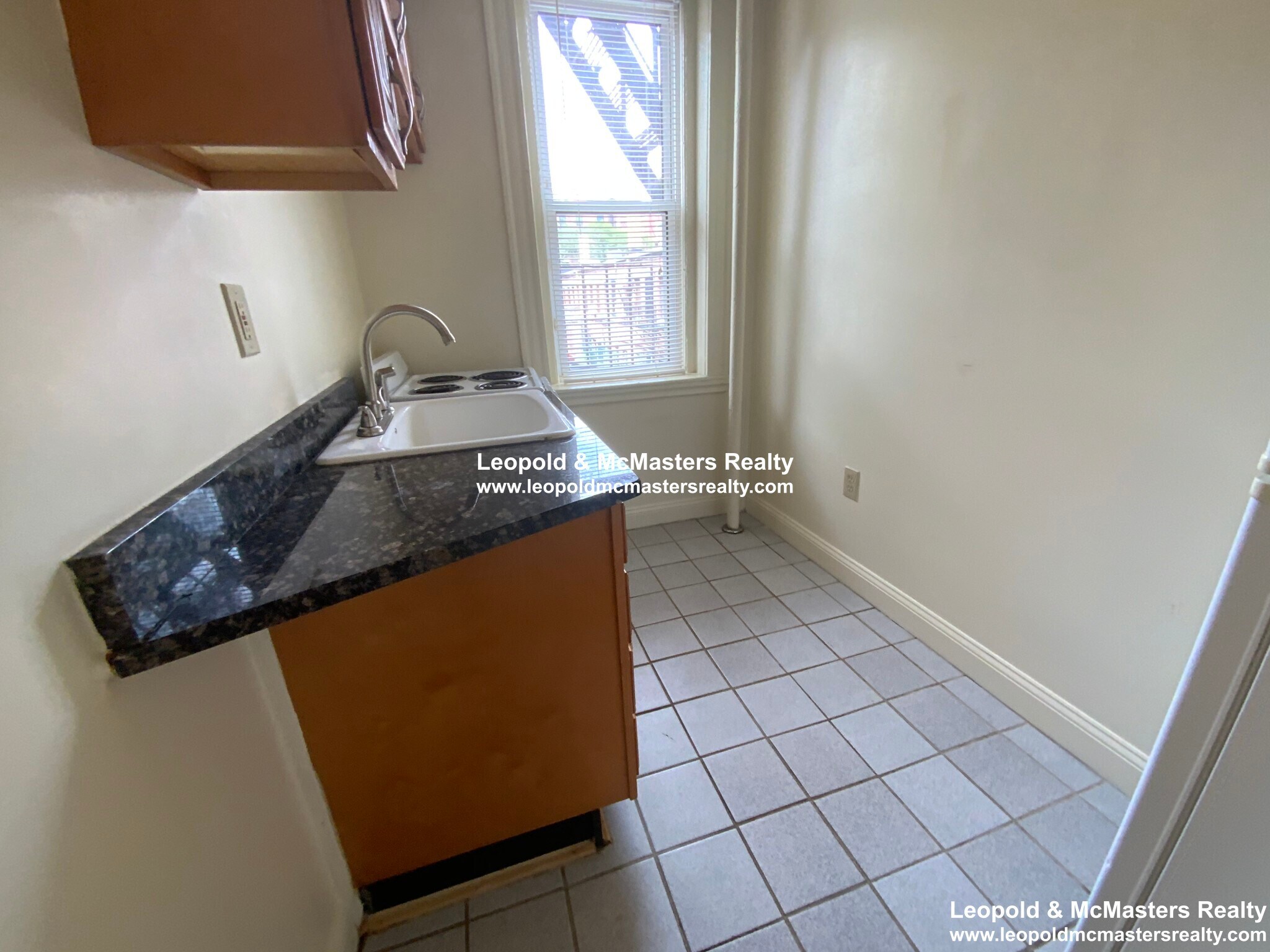 Building Photo - 41 Park Dr