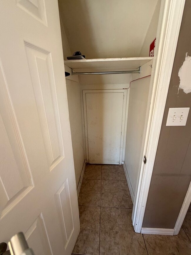 Building Photo - 2 story house for lease. Open floor plan in kitchen & living. Lots of storage. Large fenced backy...