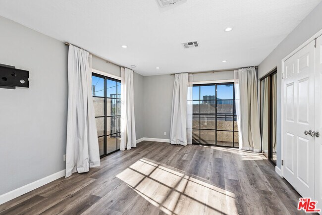 Building Photo - 3780 Ocean View Ave
