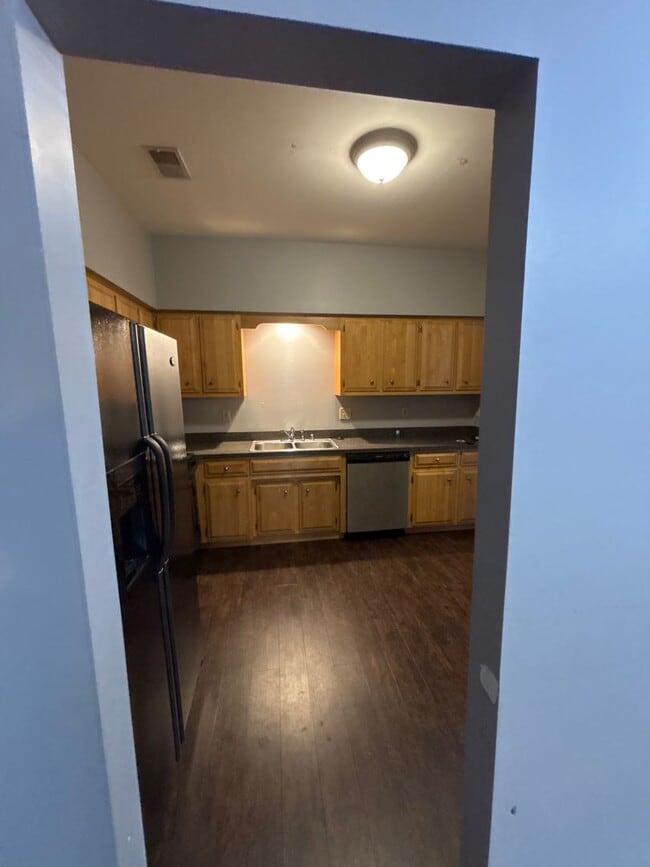 Building Photo - Your Dream Townhome Awaits