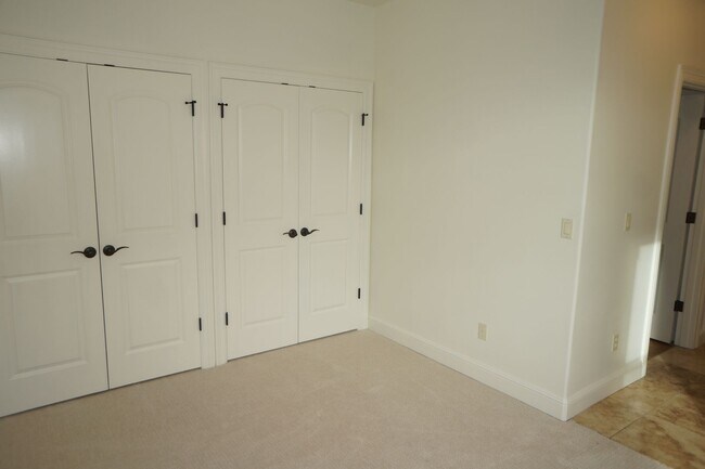 Building Photo - Exquisite NW Portland 4 bedroom with panoramic views