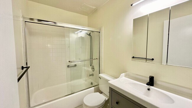 Building Photo - Lovely and Spacious Condo with a Water/Lagoon View and Resort Style Amenities!