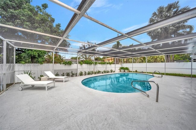 Building Photo - 15010 NE 7th Ave