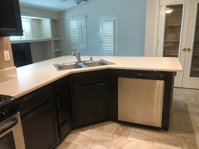 Building Photo - 6216 Lovebird Ln