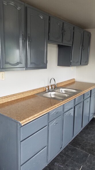 Kitchen - 406 Franklin Avenue
