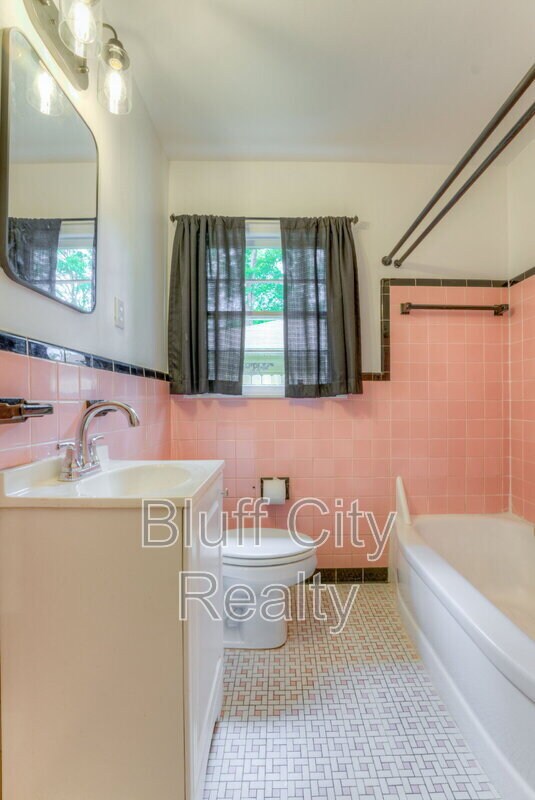 Building Photo - 4560 Boyce Rd