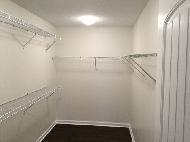 Building Photo - 202 Sterling Dr