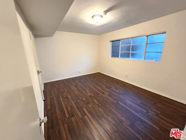 Building Photo - 1013 N San Vicente Blvd