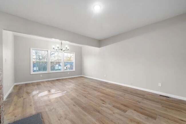Building Photo - 828 Gracey Ave