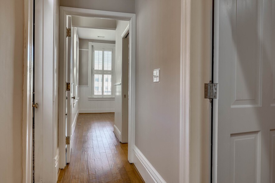 Building Photo - 929 Broad St