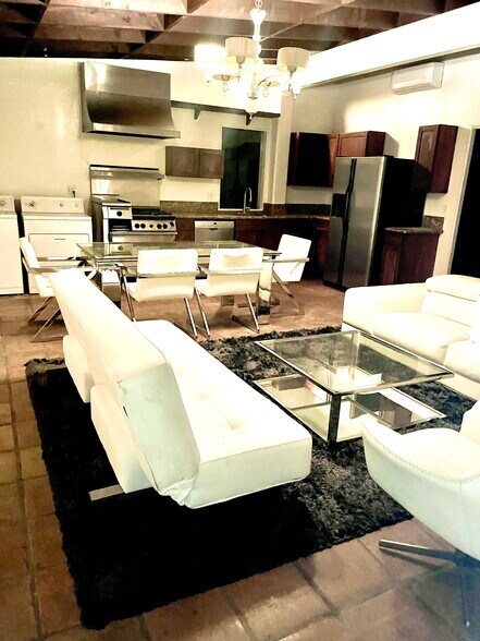 living room - 2366 Nichols Canyon Rd