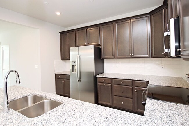 Building Photo - Pet-Friendly Brookhill Commons Townhome-Style Condo