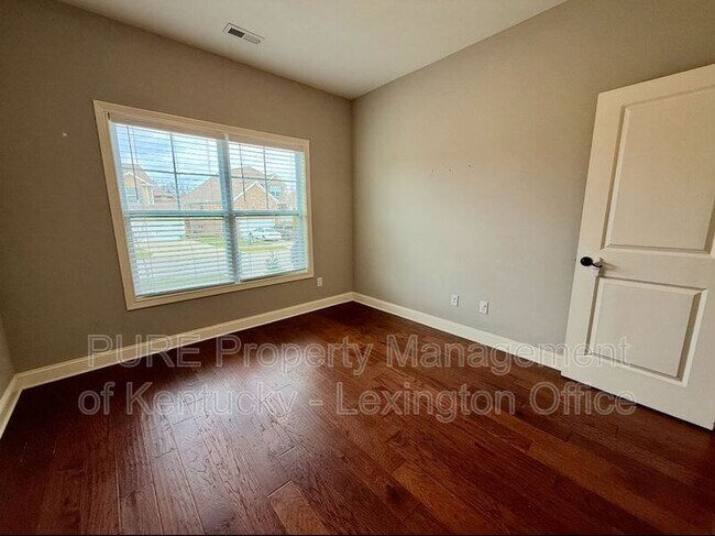 Building Photo - 242 Ikebana Dr